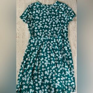 HUHOT Large green and white dress.